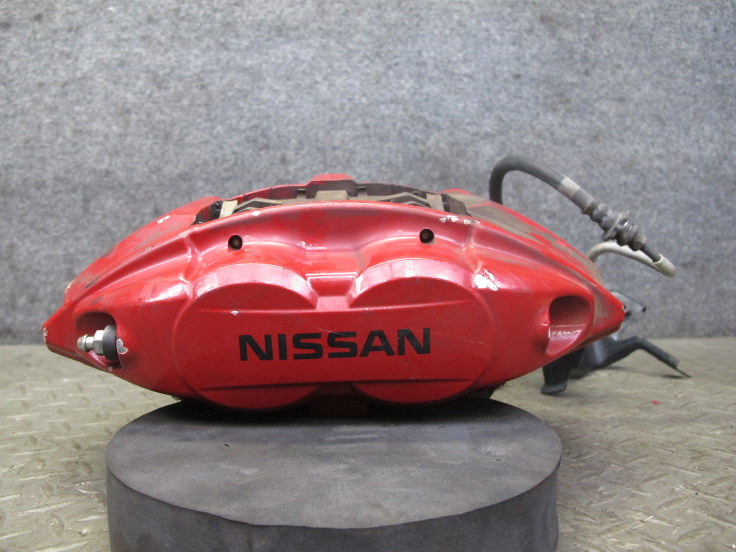 10-20 Nissan Z34 370Z Front Left & Right Sport Brake Caliper Set Akebono 98K OEM