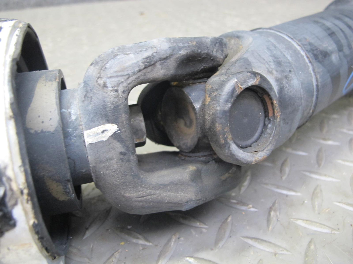 01-03 BMW E46 330i 330Ci RWD A/T Auto Transmission Driveshaft Drive Shaft OEM