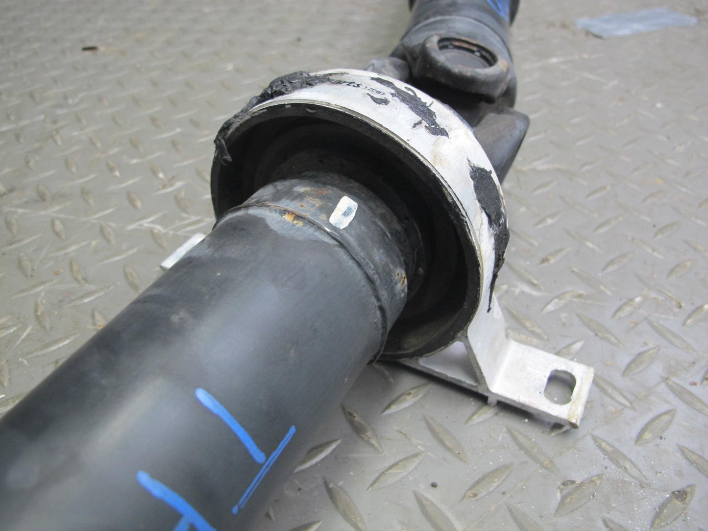 01-03 BMW E46 330i 330Ci RWD A/T Auto Transmission Driveshaft Drive Shaft OEM