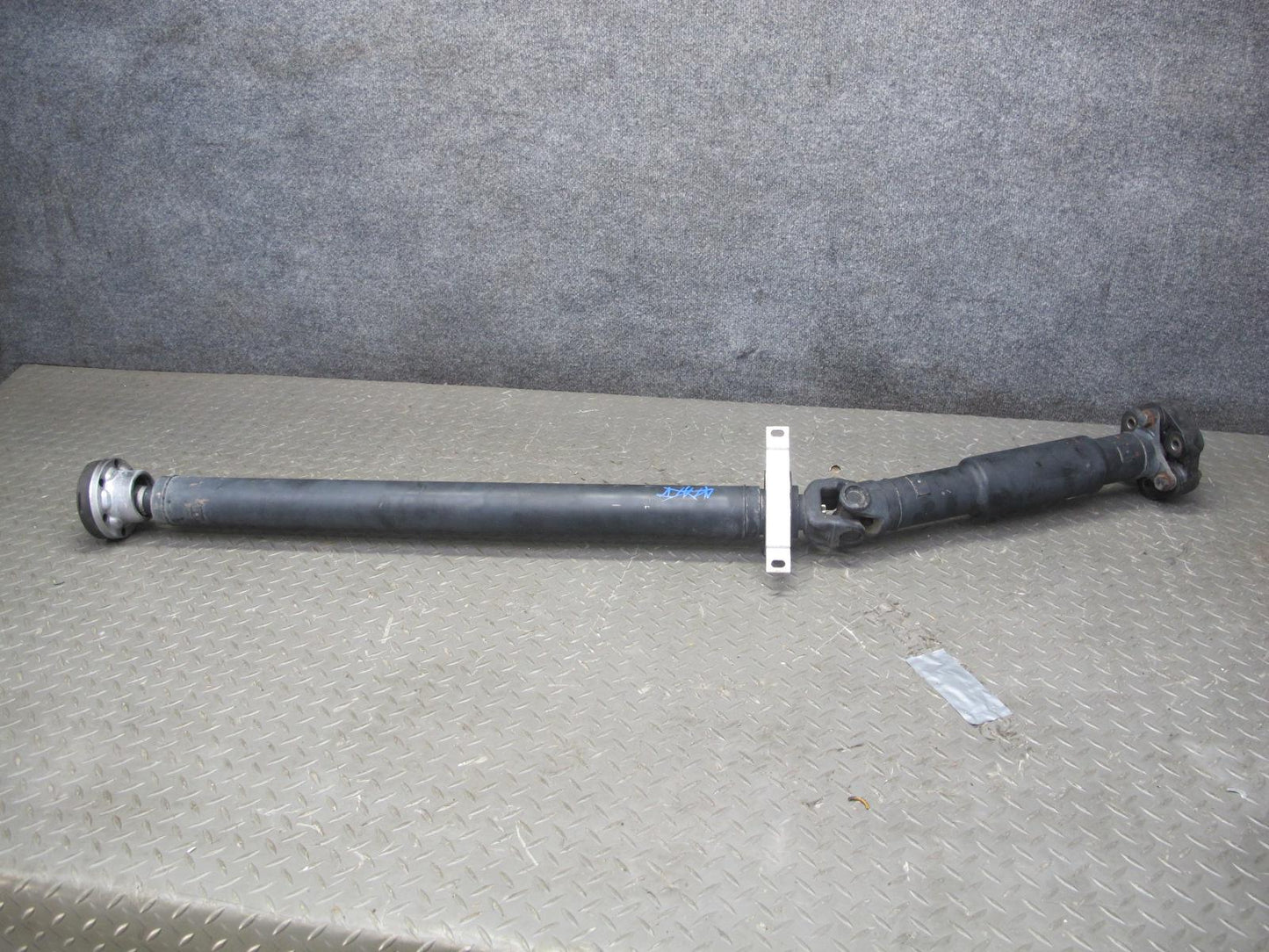 01-03 BMW E46 330i 330Ci RWD A/T Auto Transmission Driveshaft Drive Shaft OEM