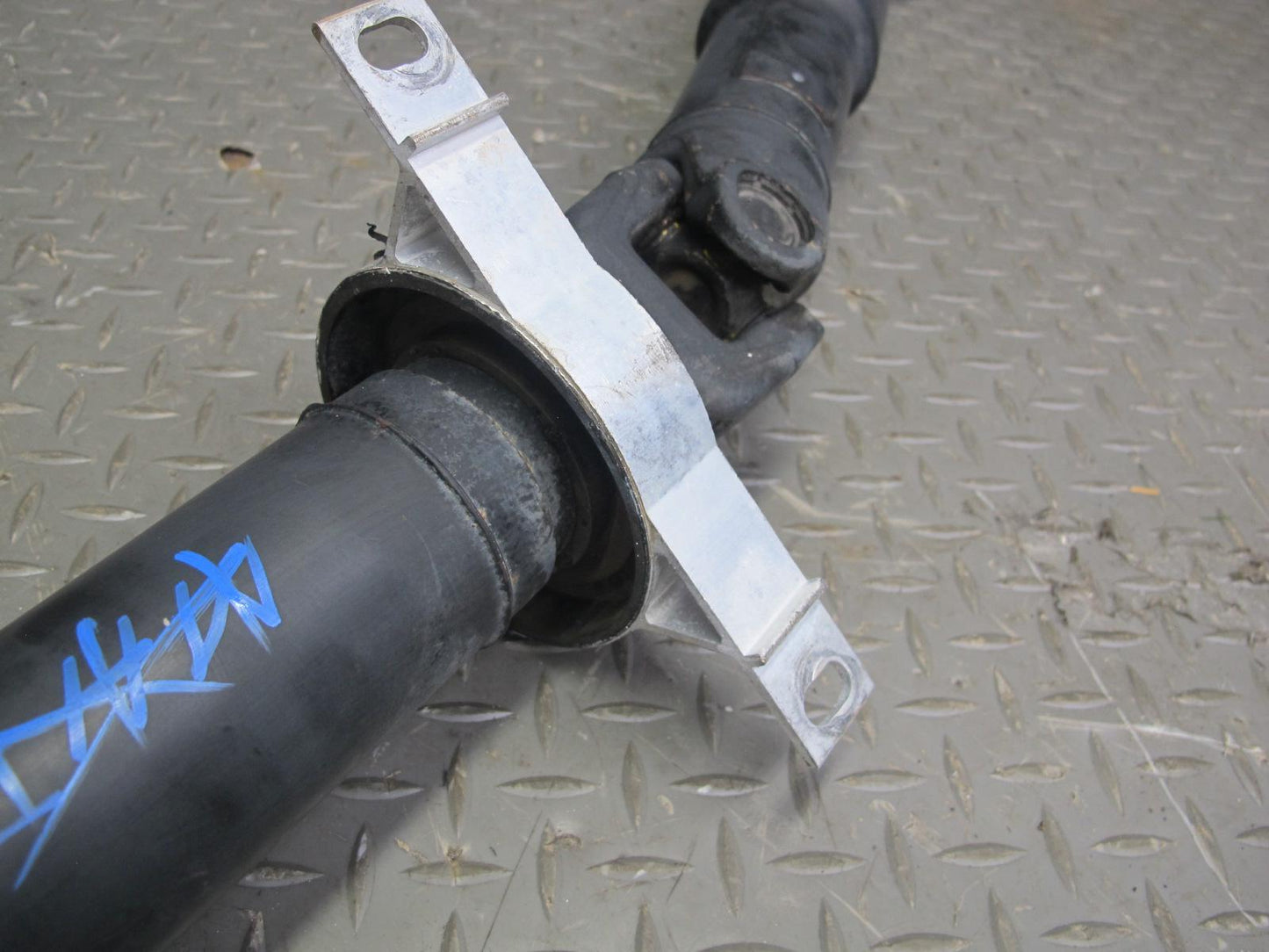 01-03 BMW E46 330i 330Ci RWD A/T Auto Transmission Driveshaft Drive Shaft OEM