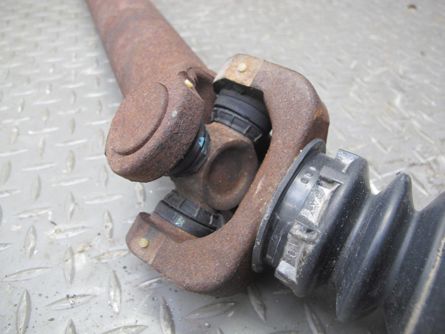 2003-2007 Hummer H2 Front Drive Shaft Propeller Assembly