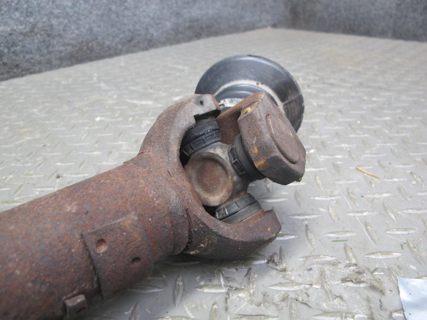 2003-2007 Hummer H2 Front Drive Shaft Propeller Assembly