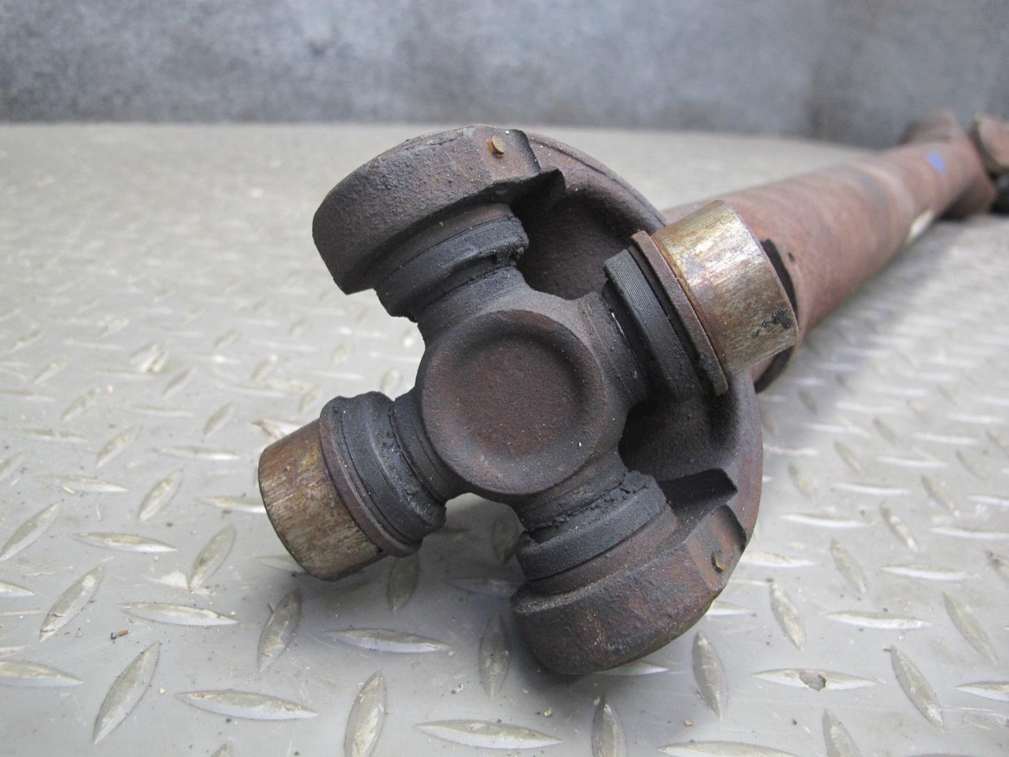 2003-2007 Hummer H2 Front Drive Shaft Propeller Assembly