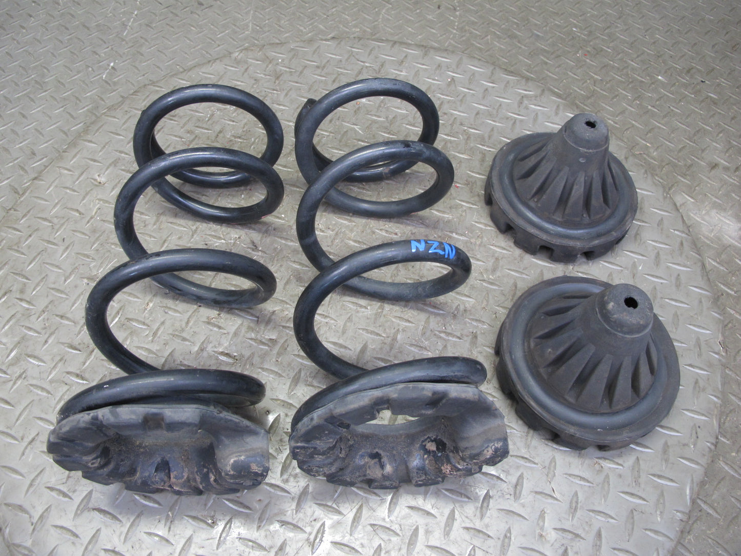 10-14 Nissan Z34 370Z Coupe Set of 2 Rear Suspension Coil Spring w Bushings OEM