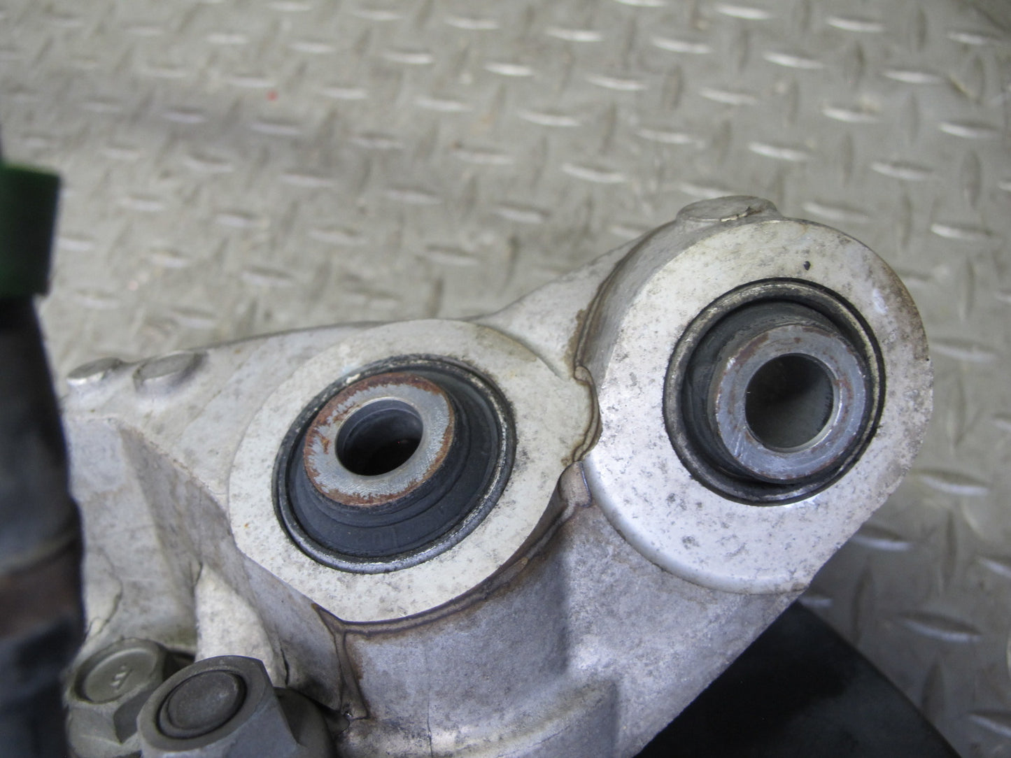 13-14 Nissan 370Z Z34 Rear Left Spindle Knuckle Wheel Hub Bearing 98K Miles OEM