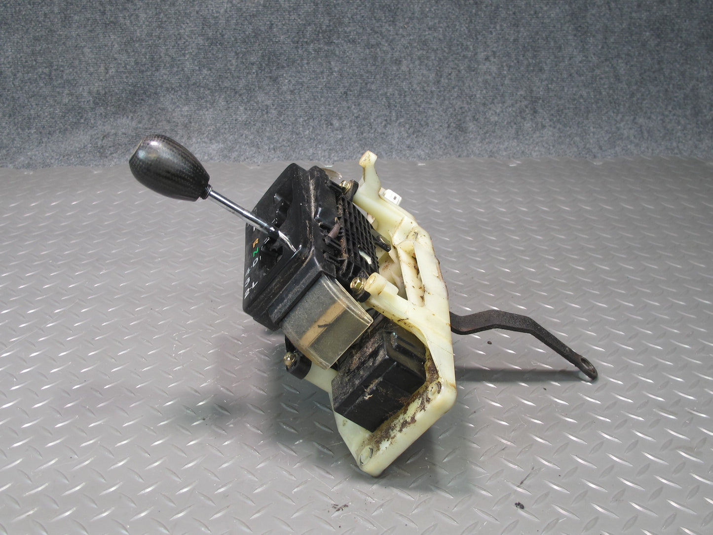 98-00 Lexus UZZ30L SC400 SC300 A/T Gear Shifter w Aftermarket Shifter Knob OEM