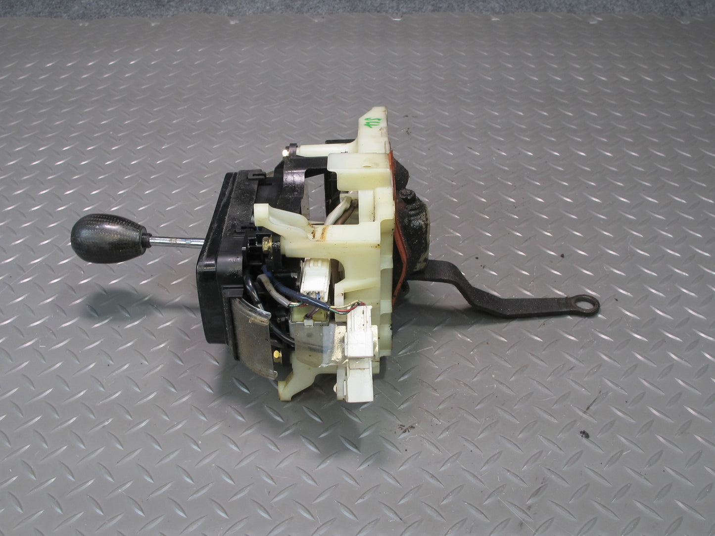 98-00 Lexus UZZ30L SC400 SC300 A/T Gear Shifter w Aftermarket Shifter Knob OEM