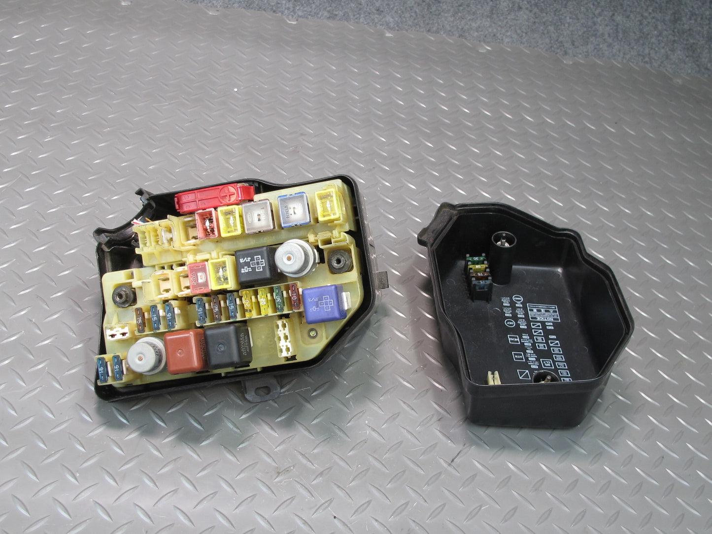 98-00 Lexus UZZ30L SC400 Fuse Relay Box Module OEM