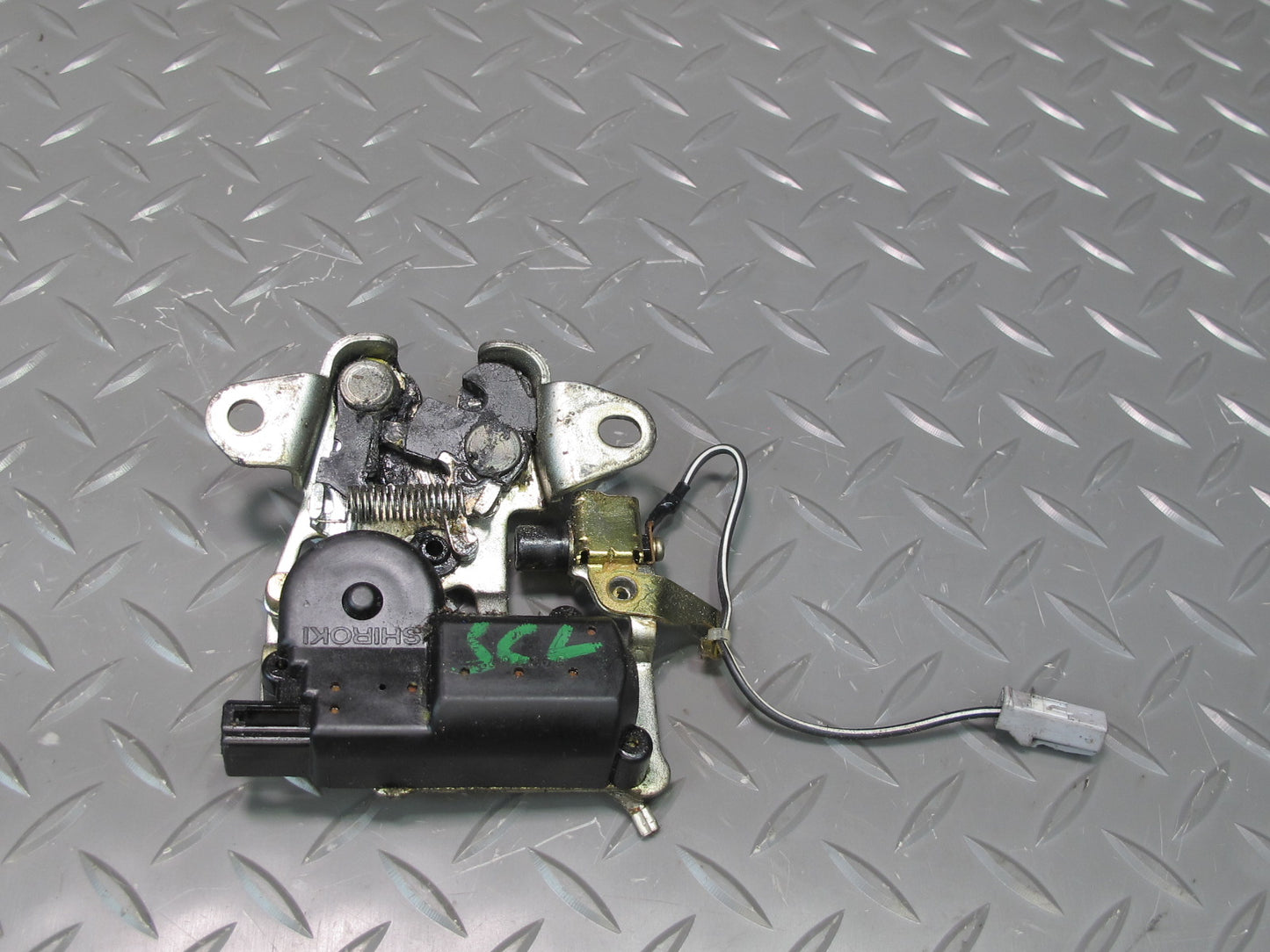 92-00 Lexus UZZ30L SC300 SC400 Rear Trunk Lid Lock Latch Actuator OEM