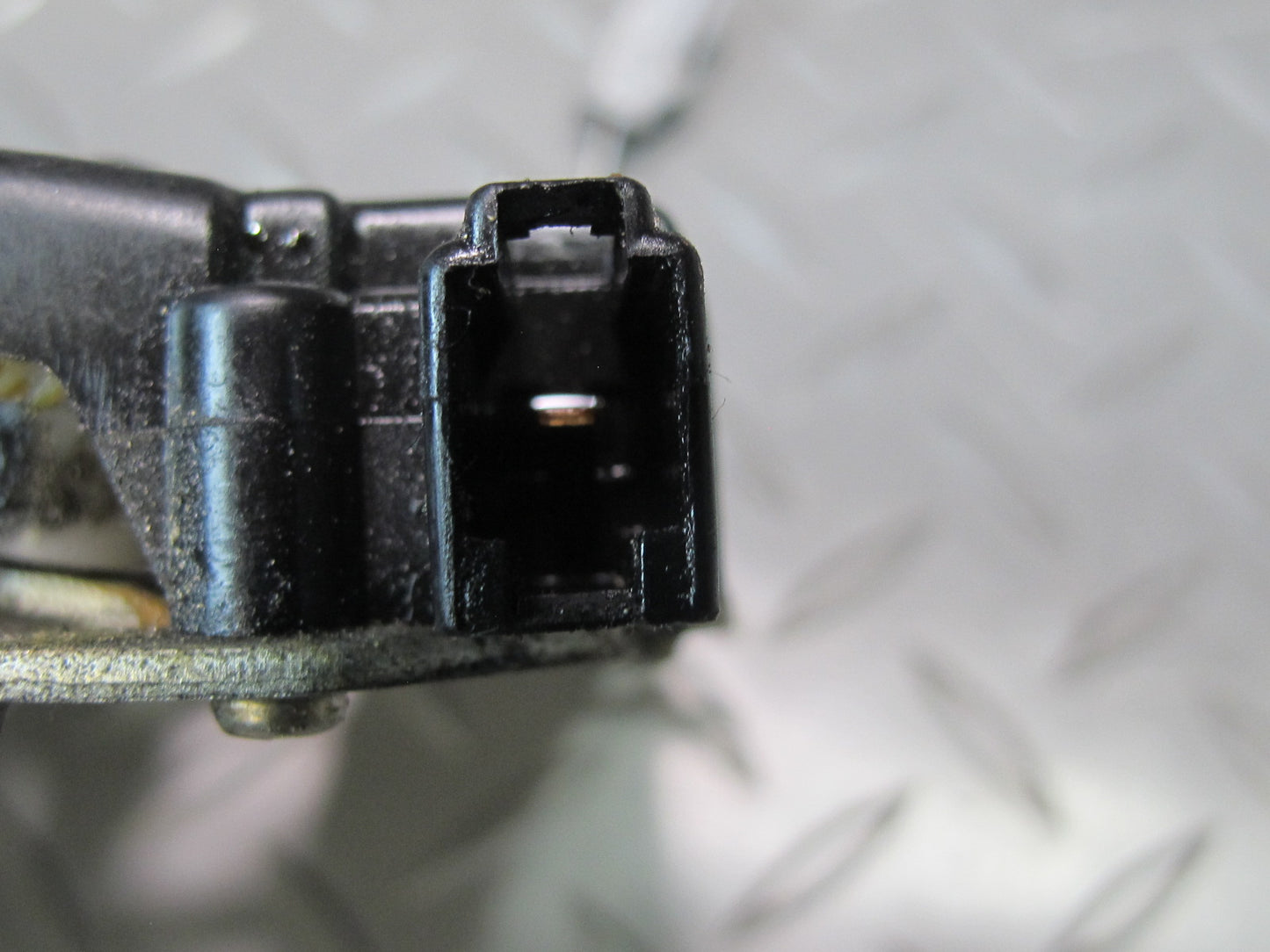 92-00 Lexus UZZ30L SC300 SC400 Rear Trunk Lid Lock Latch Actuator OEM