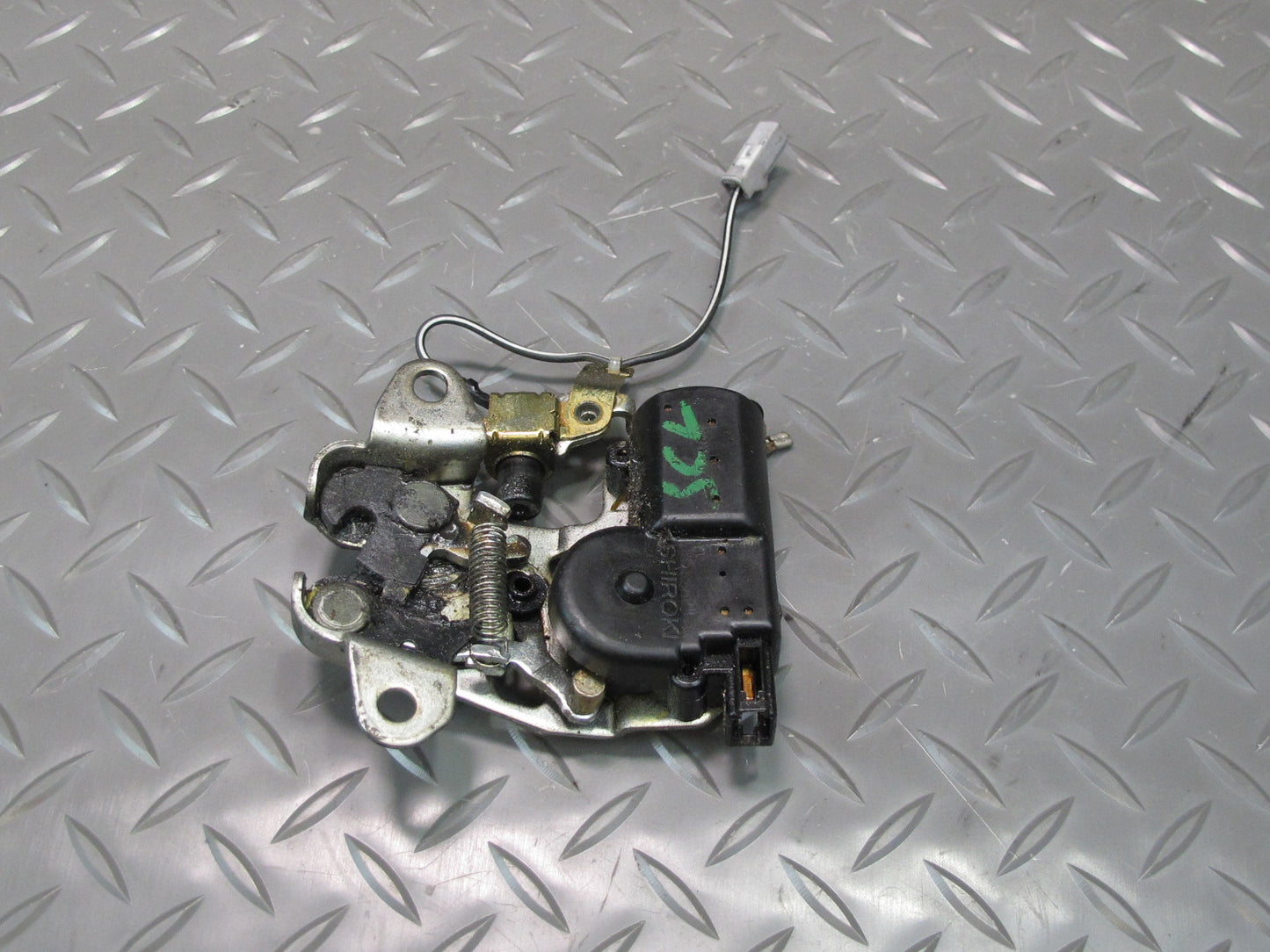 92-00 Lexus UZZ30L SC300 SC400 Rear Trunk Lid Lock Latch Actuator OEM