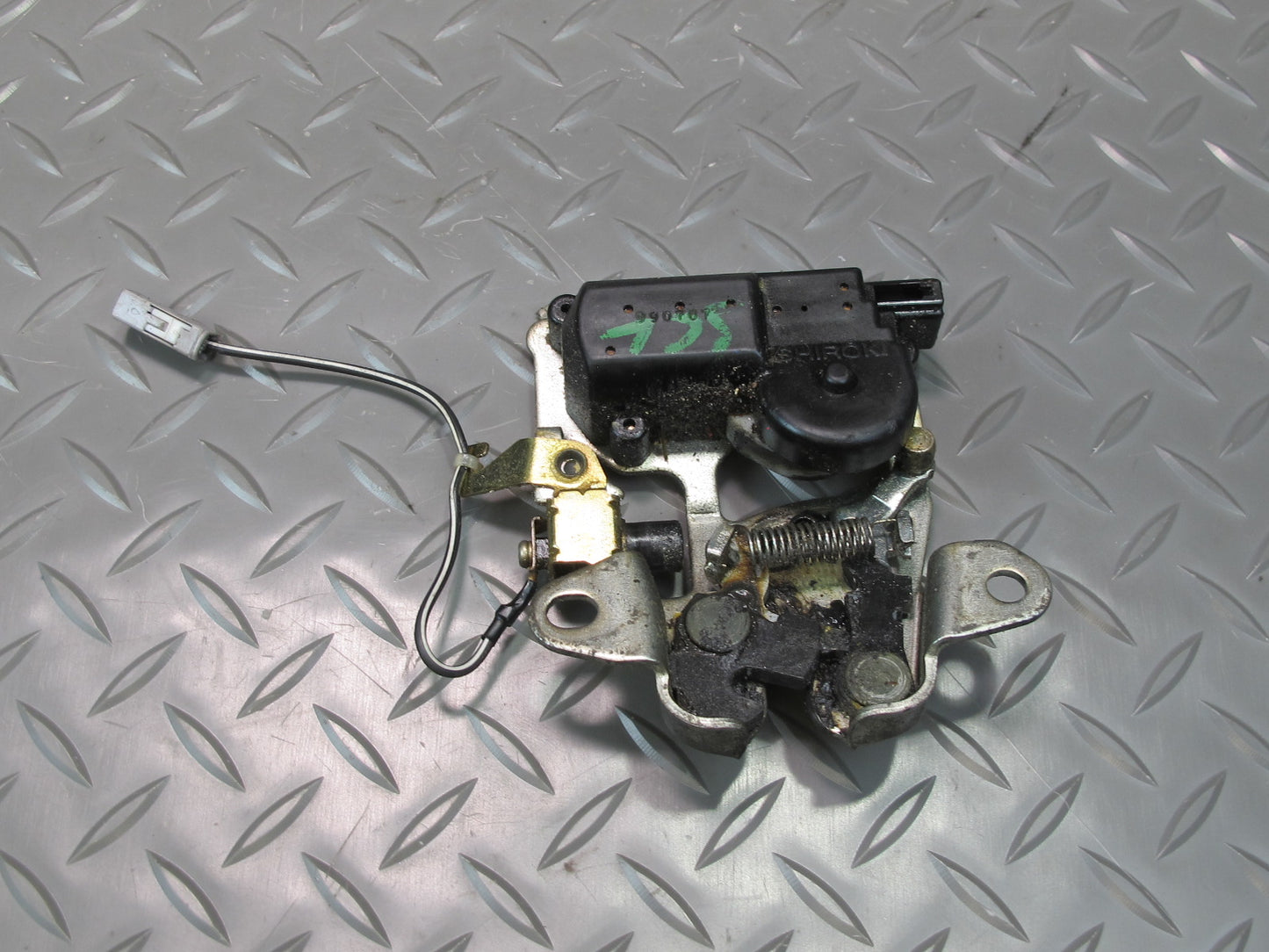 92-00 Lexus UZZ30L SC300 SC400 Rear Trunk Lid Lock Latch Actuator OEM