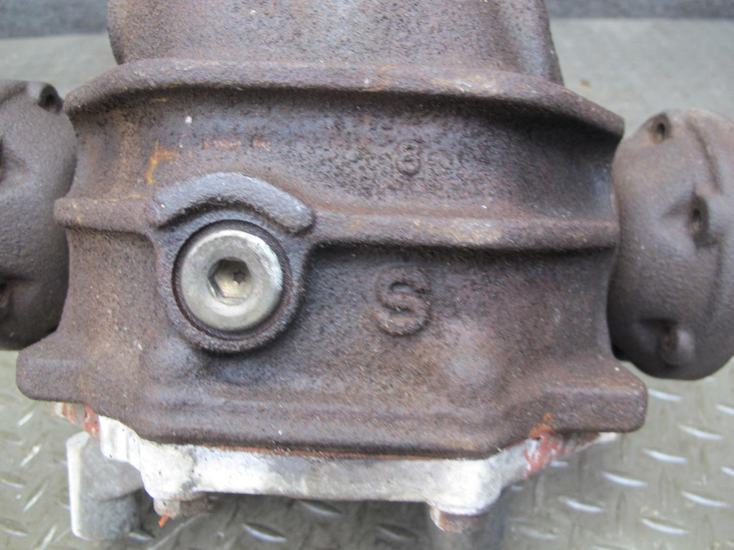 96-98 Toyota MARK2 JZX100 Tourer S 1JZGE Rear Differential Carrier 4.1 Ratio 37k