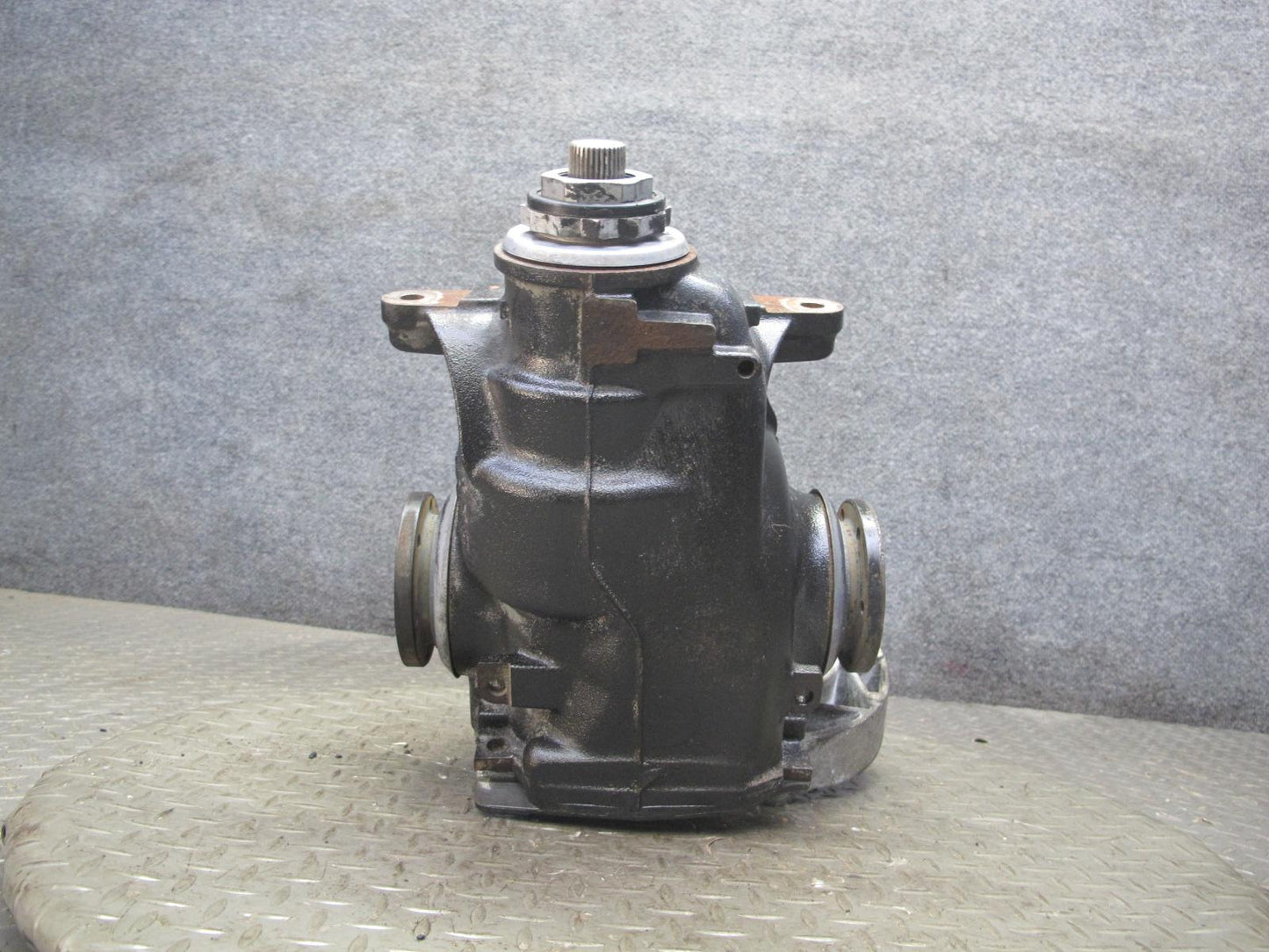 08-10 BMW E82 E88 135i N54 A/T Rear Axle Differential Carrier 3.46 Ratio OEM