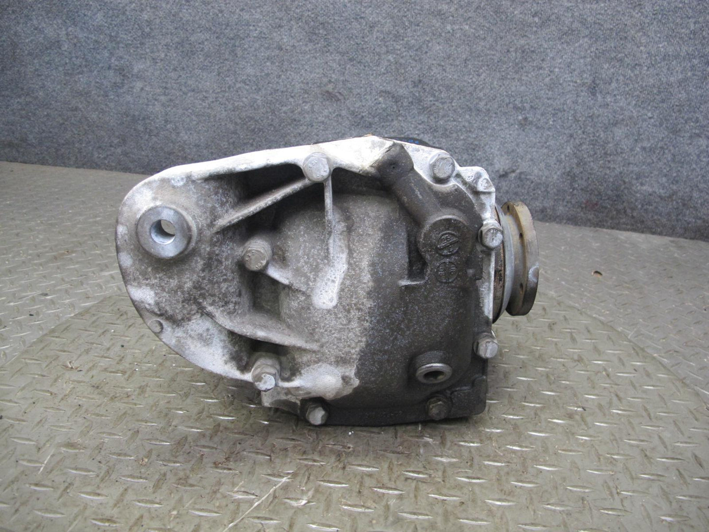 08-10 BMW E82 E88 135i N54 A/T Rear Axle Differential Carrier 3.46 Ratio OEM