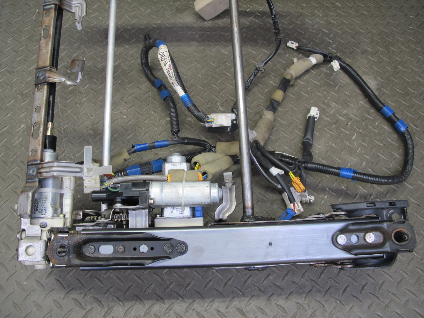 97-00 Lexus LS400 Front Right Seat Lower Frame Track Rail w Motor & Wire OEM