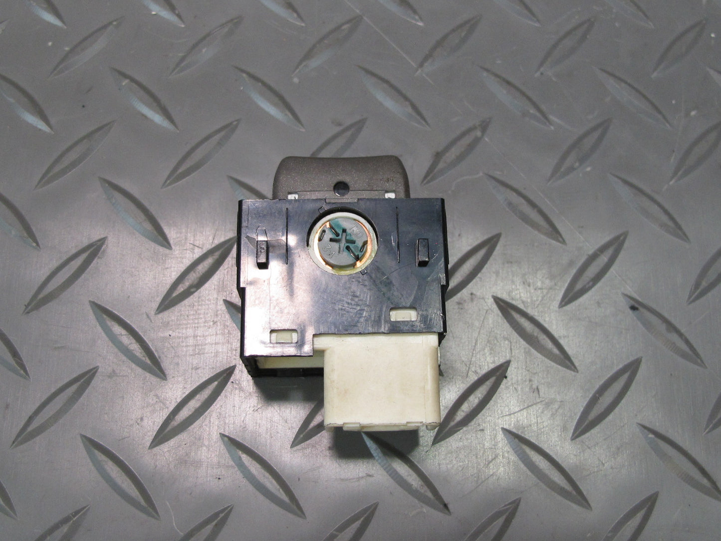 04-06 Lexus UCF30L LS430 Power ECT Snow Button Switch OEM