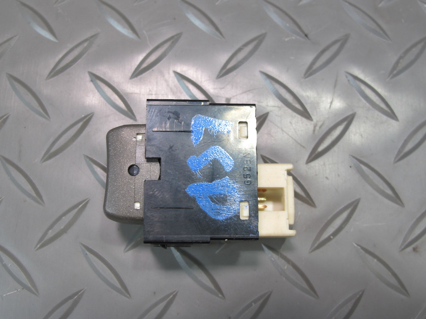 04-06 Lexus UCF30L LS430 Power ECT Snow Button Switch OEM