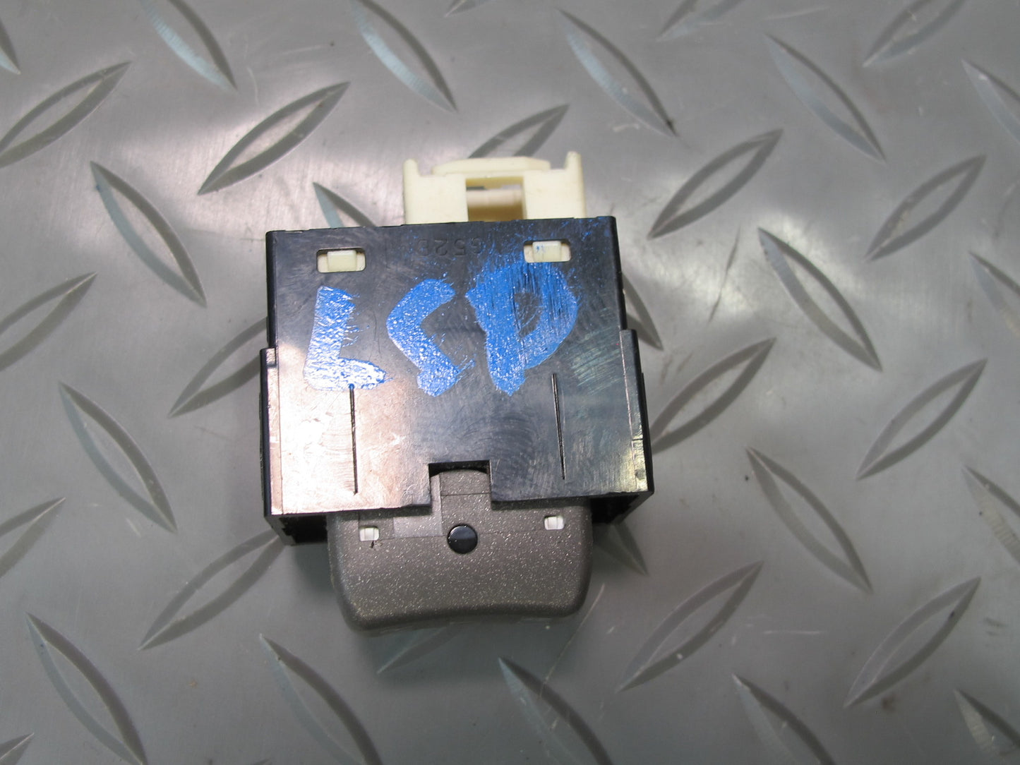 04-06 Lexus UCF30L LS430 Power ECT Snow Button Switch OEM