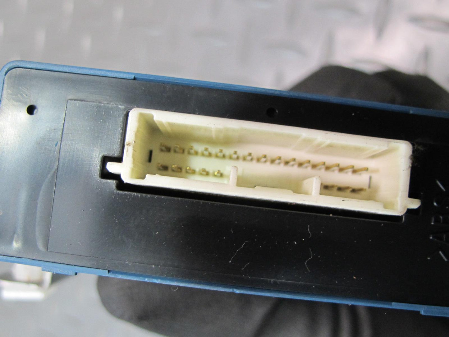 04-06 Lexus UCF30L LS430 Network Gateway Control Module 89111-50040 OEM