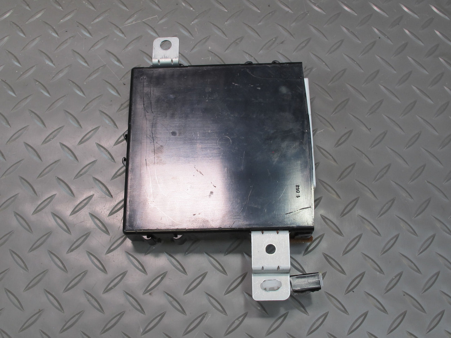 04-06 Lexus LS430 Front Left Door Control Module 89223-50240 OEM