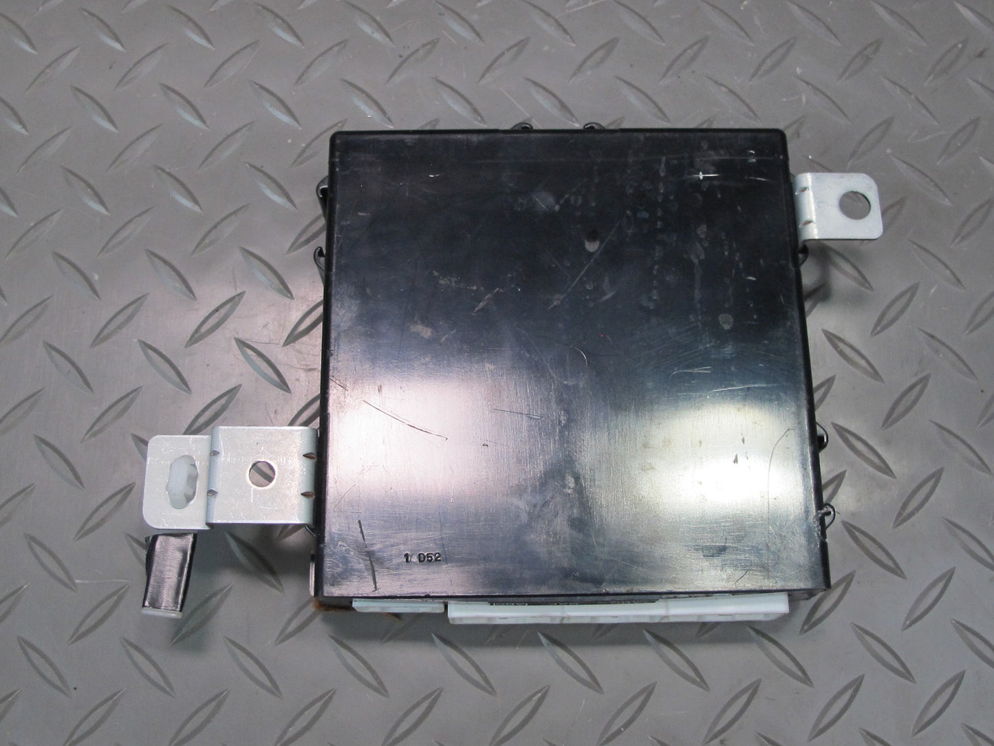 04-06 Lexus LS430 Front Left Door Control Module 89223-50240 OEM