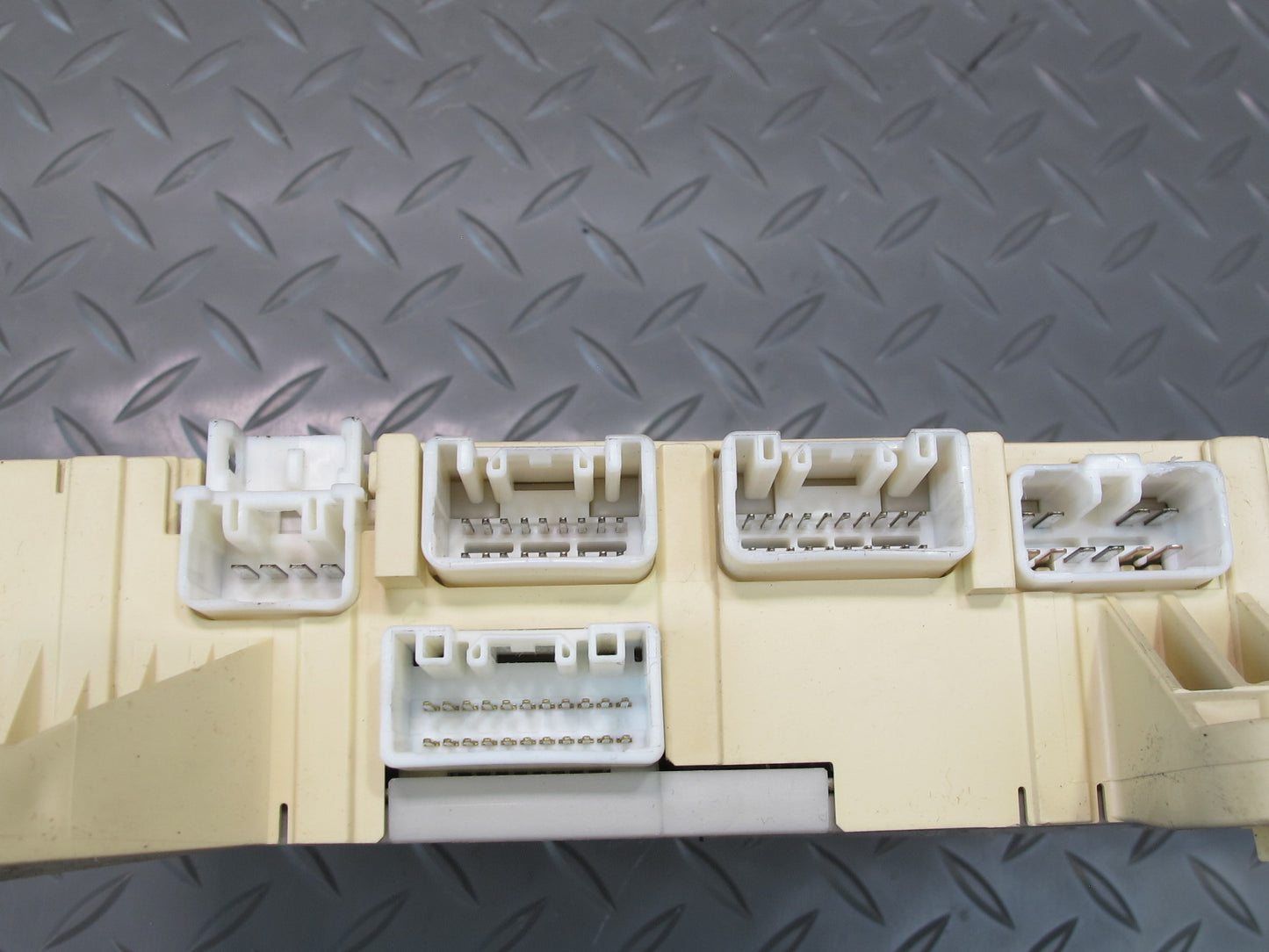 04-06 Lexus UCF30L LS430 Front Right Fuse Relay Junction Box Module OEM