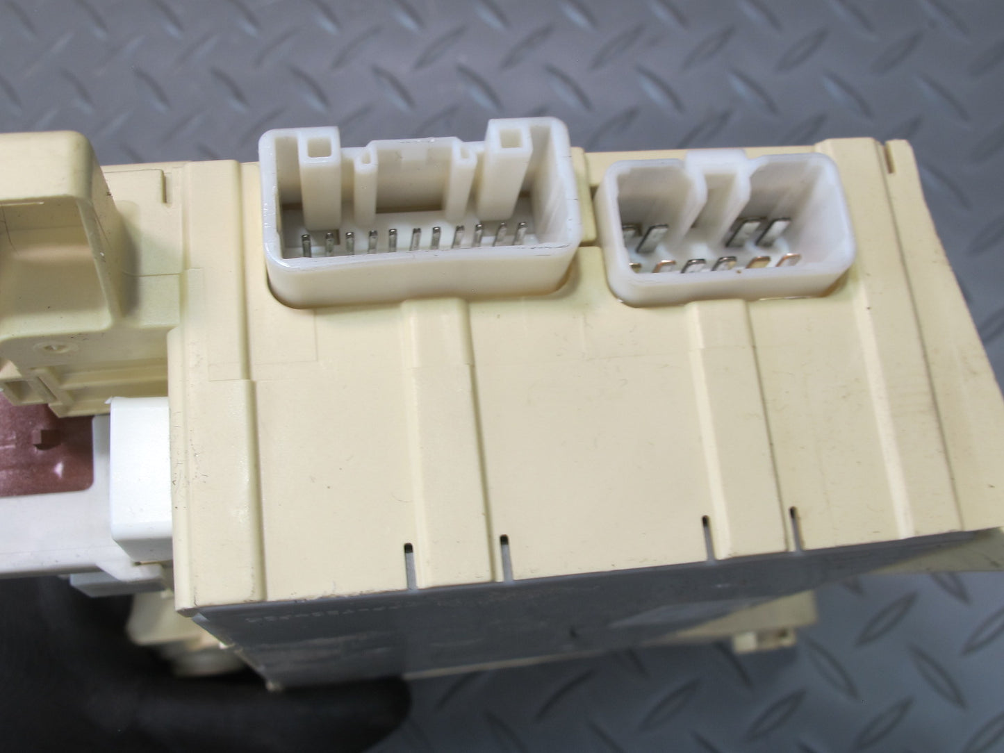 04-06 Lexus UCF30L LS430 Front Right Fuse Relay Junction Box Module OEM