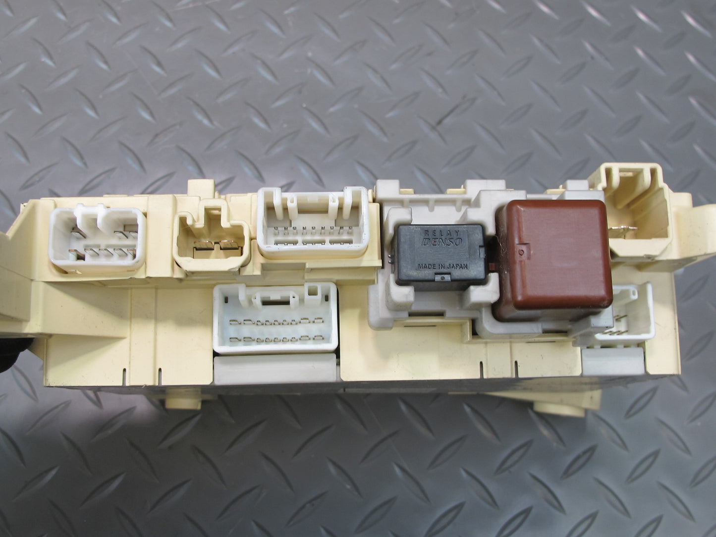 04-06 Lexus UCF30L LS430 Front Right Fuse Relay Junction Box Module OEM