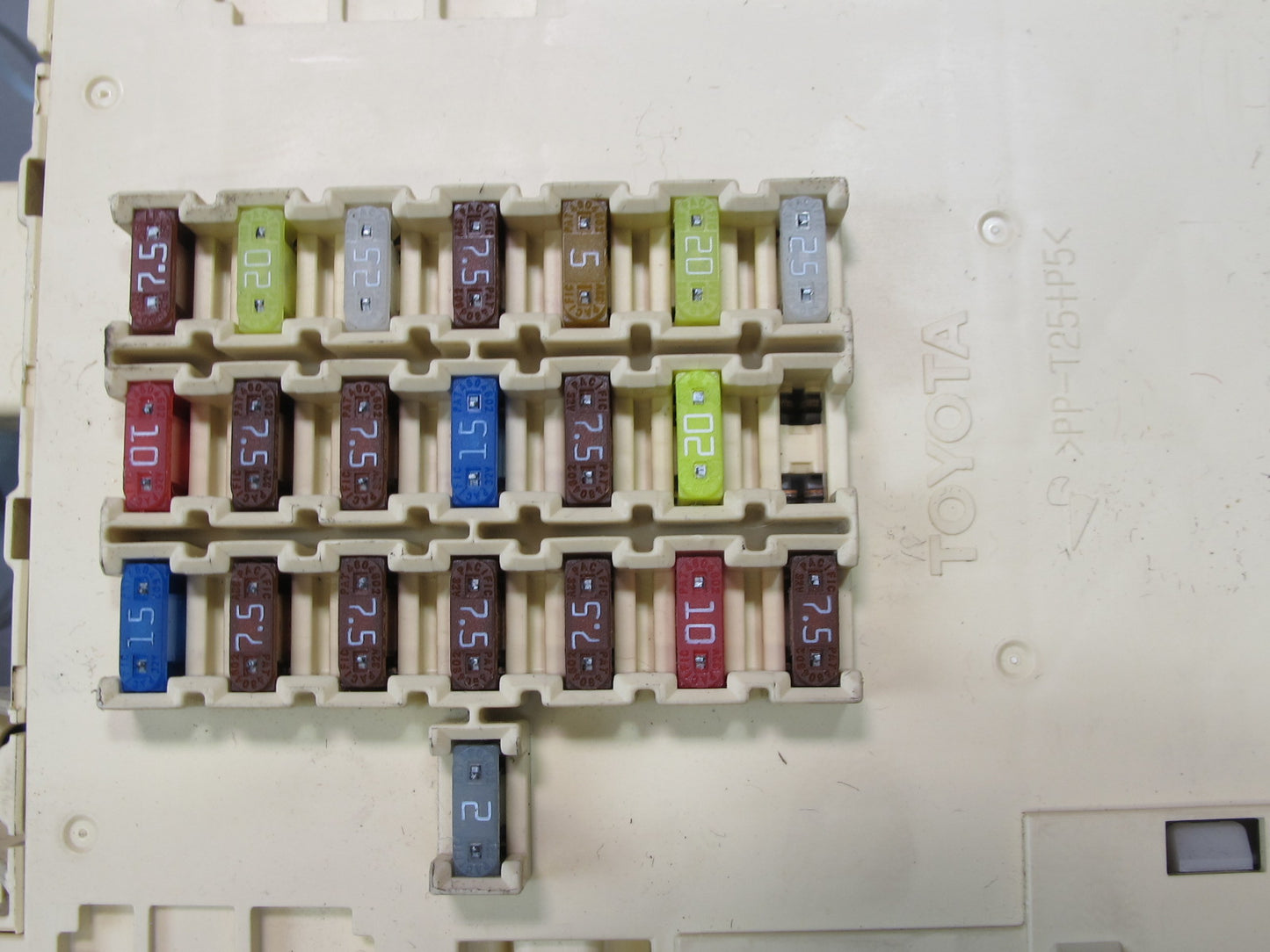 04-06 Lexus UCF30L LS430 Front Right Fuse Relay Junction Box Module OEM