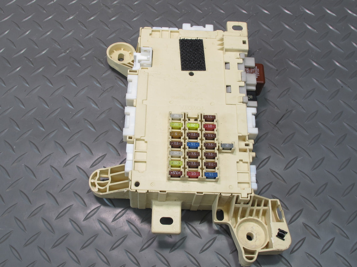 04-06 Lexus UCF30L LS430 Front Right Fuse Relay Junction Box Module OEM