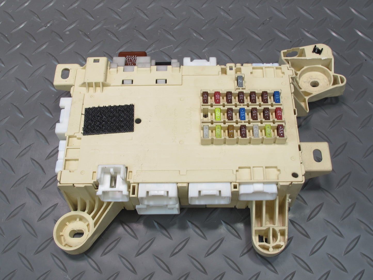 04-06 Lexus UCF30L LS430 Front Right Fuse Relay Junction Box Module OEM