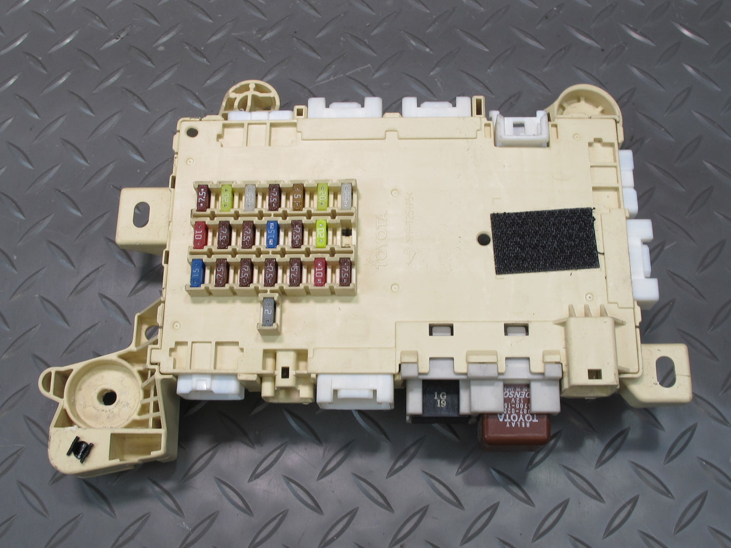 04-06 Lexus UCF30L LS430 Front Right Fuse Relay Junction Box Module OEM