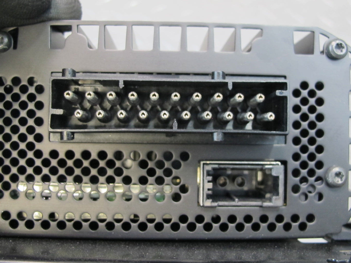 2003-2004 Porsche Boxster 986 Audio Radio Amplifier AMP W/ Mounting Bracket