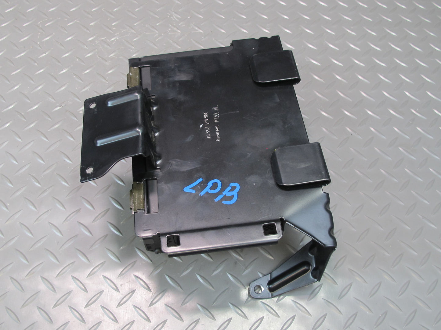 2003-2004 Porsche Boxster 986 Audio Radio Amplifier AMP W/ Mounting Bracket