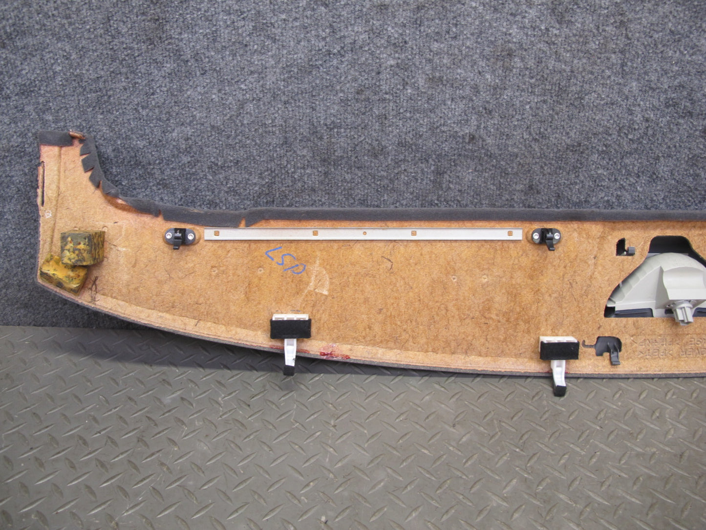 04-06 Lexus UCF30L LS430 Rear Center Third Brake Light Lamp w Trim Panel OEM