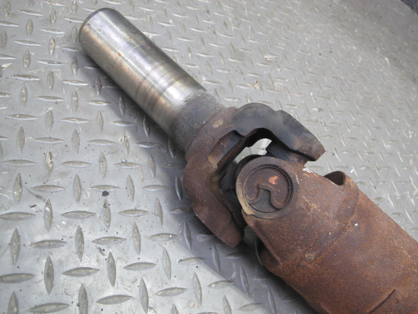 2003-2007 Hummer H2 Rear Drive Shaft Propeller Assembly 15207223