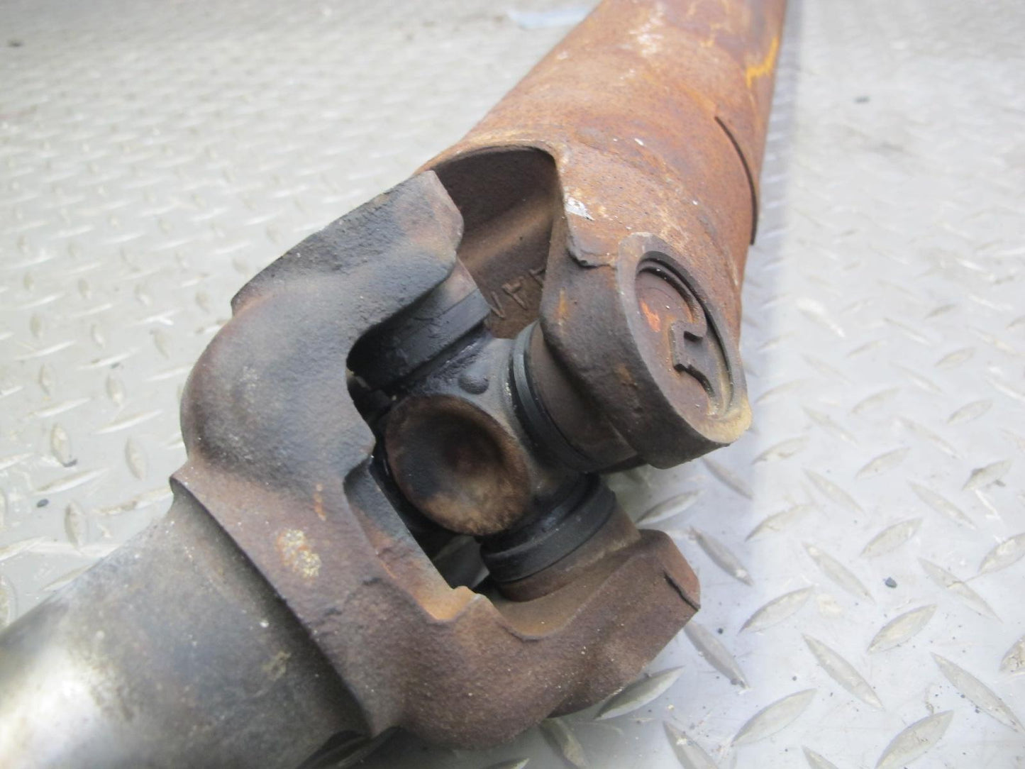 2003-2007 Hummer H2 Rear Drive Shaft Propeller Assembly 15207223