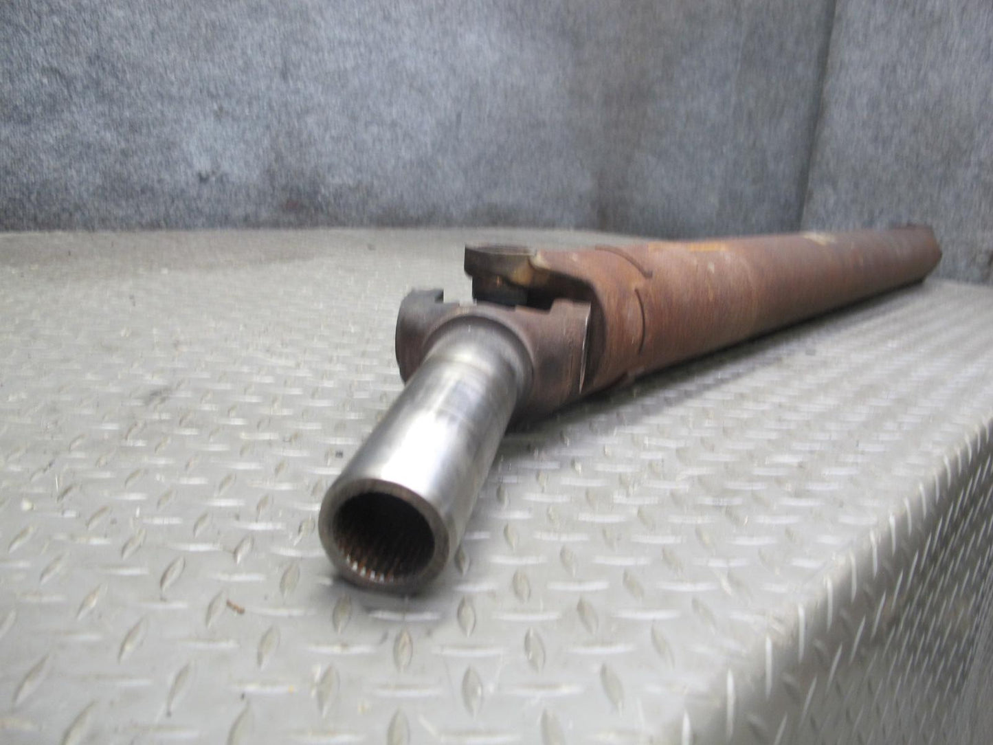 2003-2007 Hummer H2 Rear Drive Shaft Propeller Assembly 15207223