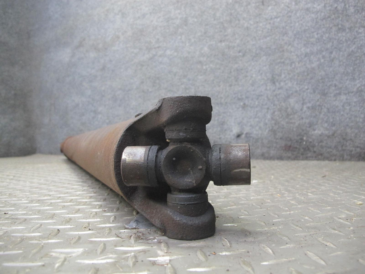 2003-2007 Hummer H2 Rear Drive Shaft Propeller Assembly 15207223