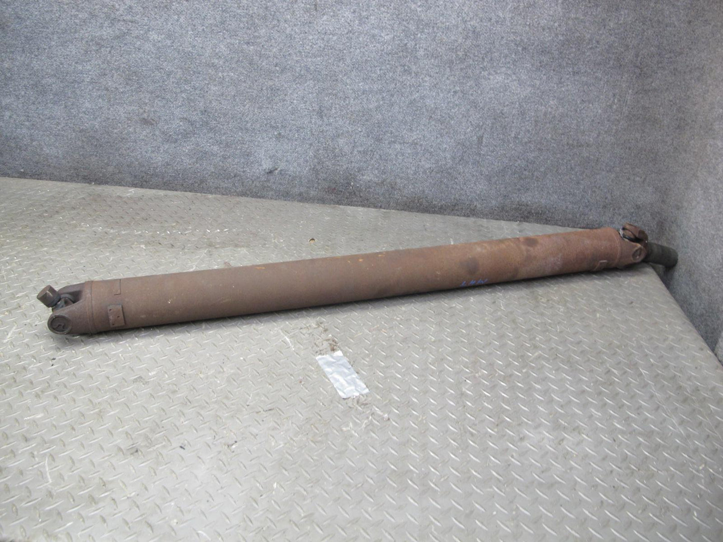 2003-2007 Hummer H2 Rear Drive Shaft Propeller Assembly 15207223