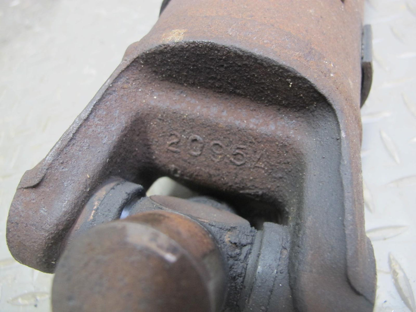 2003-2007 Hummer H2 Rear Drive Shaft Propeller Assembly 15207223