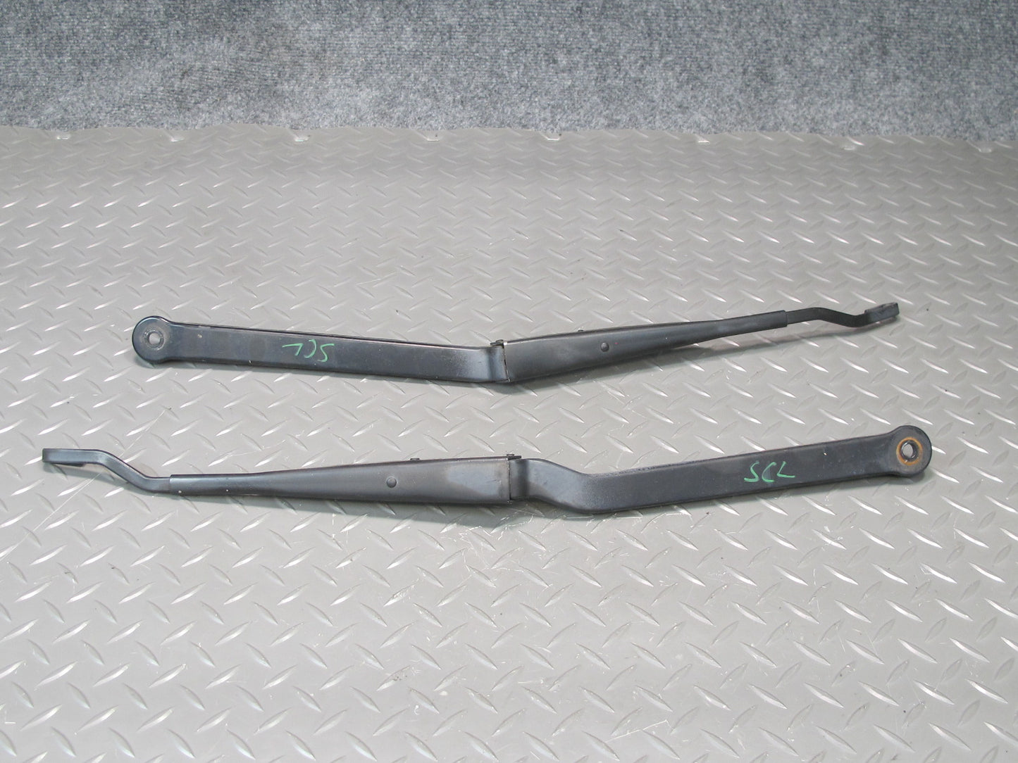 92-00 Lexus UZZ30L SC300 SC400 Front Left & Right Windshield Wiper Arm Set OEM