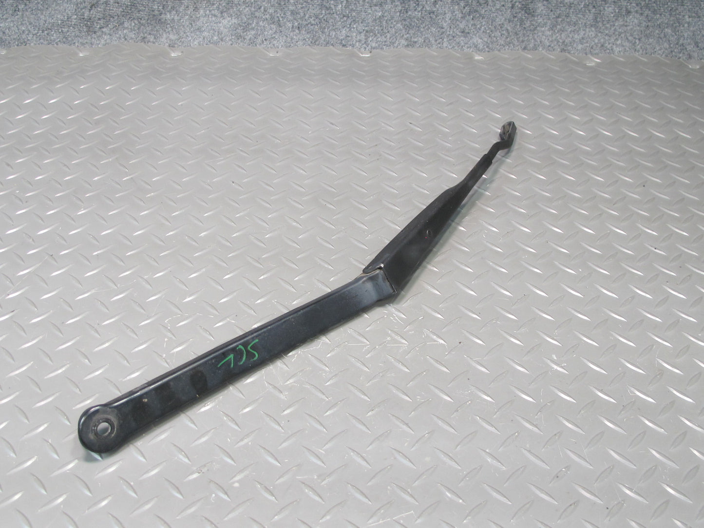 92-00 Lexus UZZ30L SC300 SC400 Front Left & Right Windshield Wiper Arm Set OEM