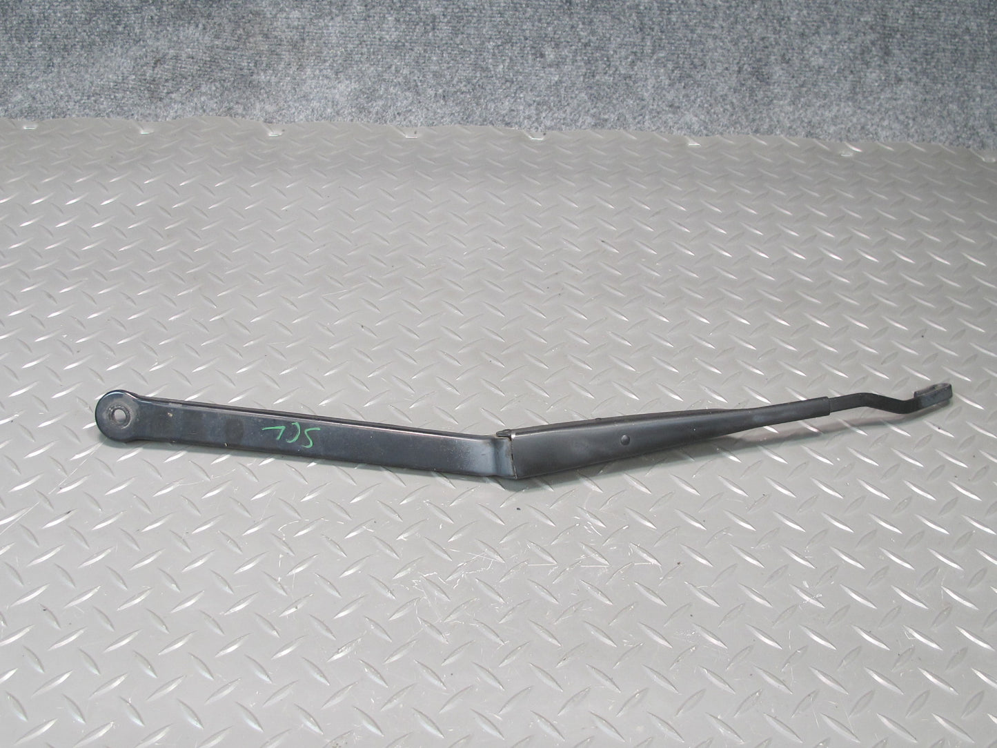 92-00 Lexus UZZ30L SC300 SC400 Front Left & Right Windshield Wiper Arm Set OEM