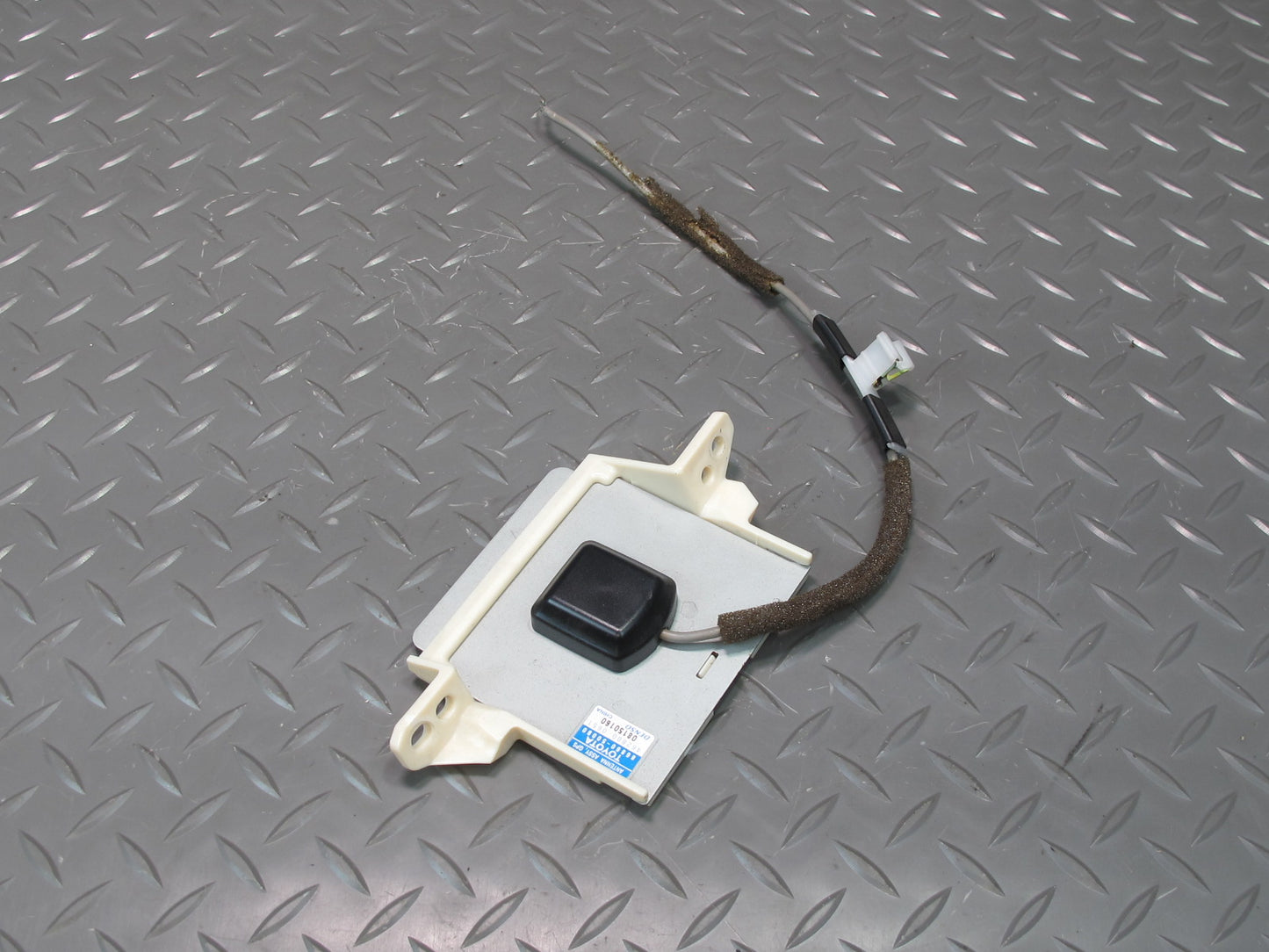 04-06 Lexus LS430 GPS Navigation Antenna Module 86860-50080 OEM