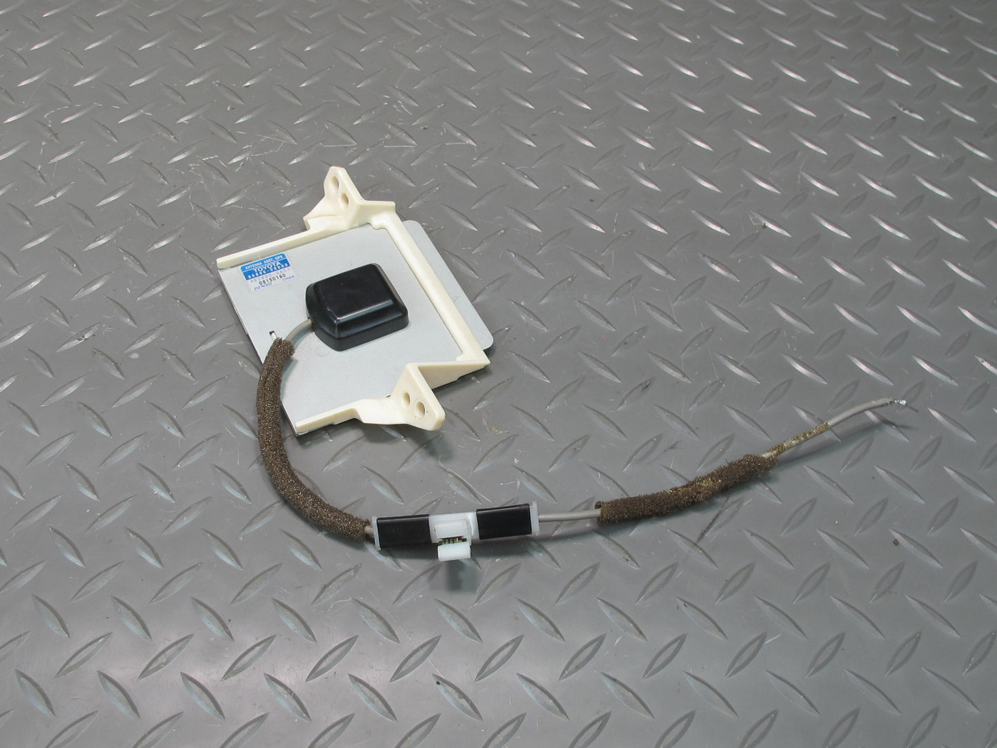 04-06 Lexus LS430 GPS Navigation Antenna Module 86860-50080 OEM