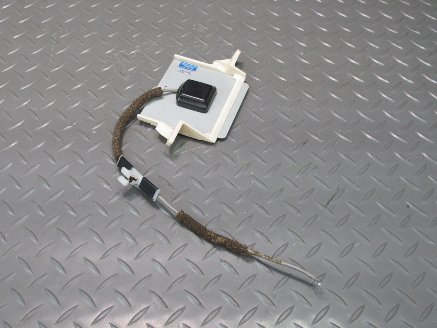 04-06 Lexus LS430 GPS Navigation Antenna Module 86860-50080 OEM