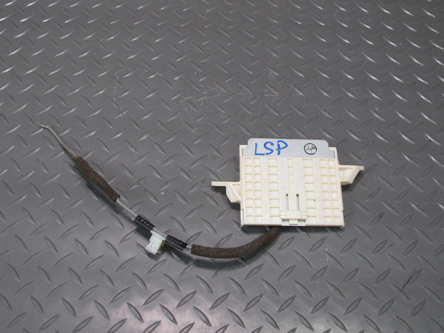 04-06 Lexus LS430 GPS Navigation Antenna Module 86860-50080 OEM